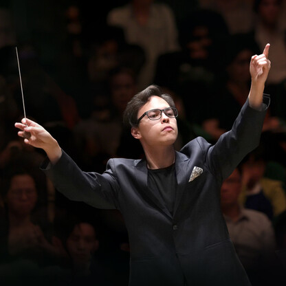 Tarmo Peltokoski Conducts Mahler 8
