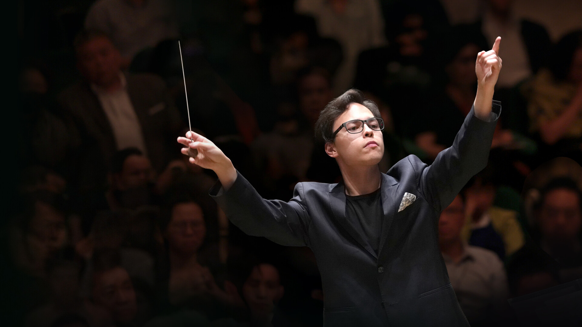 Tarmo Peltokoski Conducts Mahler 8