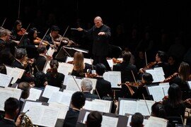 The HK Phil&#39;s 50th Season Culminates with
Performances Led by Jaap van Zweden and Tarmo Peltokoski
Swire Community Concert: Summertime, Party Time (15 June)
Opera in Concert: Jaap | The Flying Dutchman (21 & 23 June)
Farewell to Our Music Director