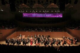 Hong Kong Philharmonic Orchestra -
Maestro Jaap van Zweden’s conducting début in Mainland China
earned High Acclaim and Tumultuous Applause 