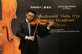 香港管弦乐团首席中提琴凌显佑被挑选於香港苏富比拍卖会传媒预展中演奏
价值料逾4,500万美元的Stradivarius「MacDonald」中提琴