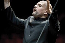 Jaap van Zweden committed to lead the HK Phil through summer of 2022
