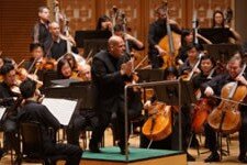 A Father&#39;s Day Special! Jaap van Zweden leads the HK Phil to celebrate the day with the Hong Kong community and to promote a harmonious and integrated society through music
A Father&#39;s Day Concert (17 June)